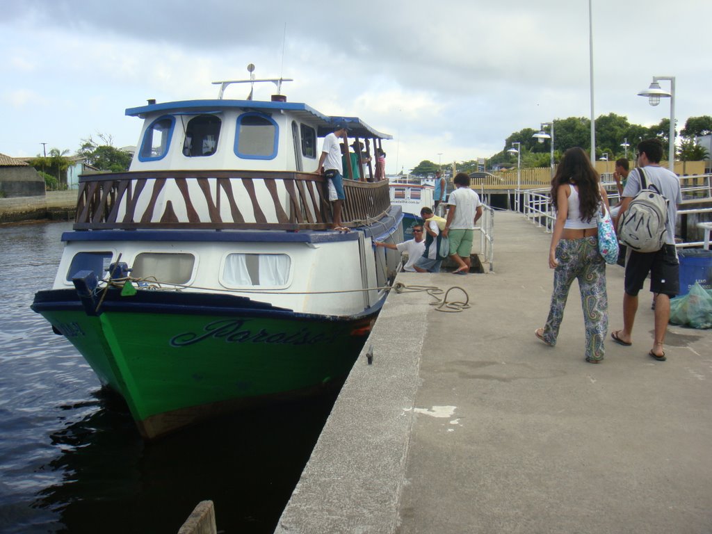 Embraque de passageiros para a Ilha do Mel no Terminal de Embarque em Pontal do Paraná - Paraná - Brasil by Paulo Yuji Takarada