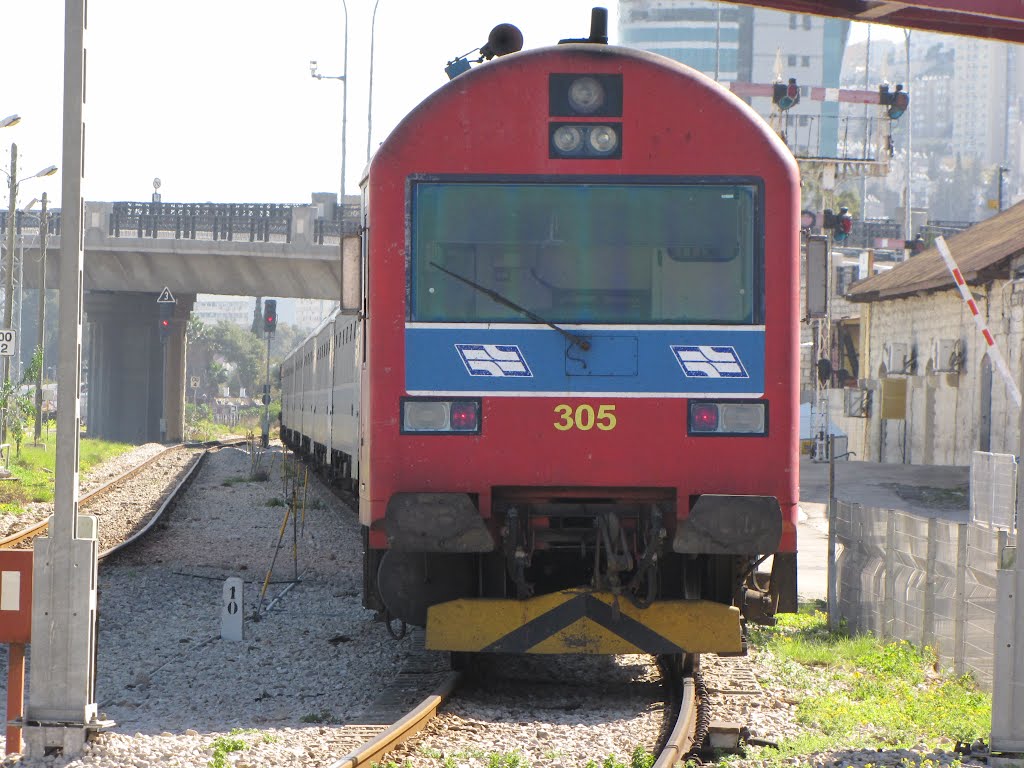 Trains Haifa East 2, Israel by ‫יוסף אבן כסף‬‎