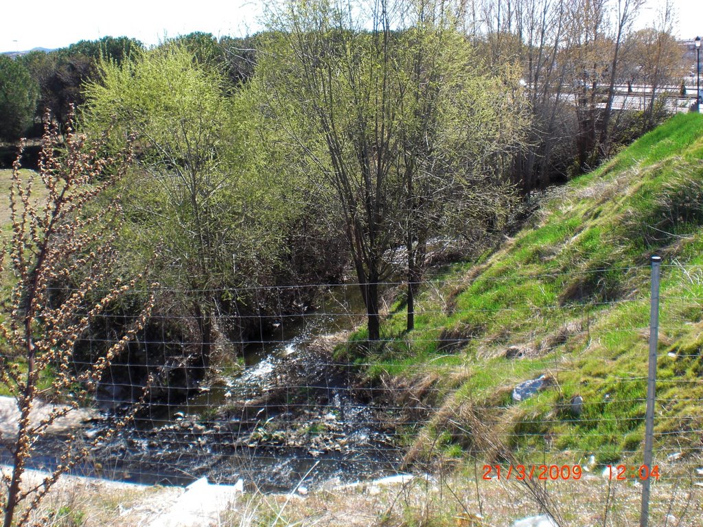 Río al lado de la autopista A-6//River beside to A-6 highway//Rivière à côté de l´autoroute A-6 by ovdrvovd