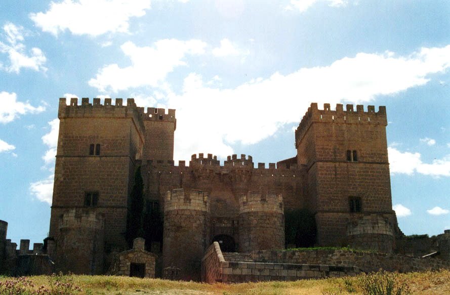 Castillo de Ampudia by www.Castillos-de-Esp…