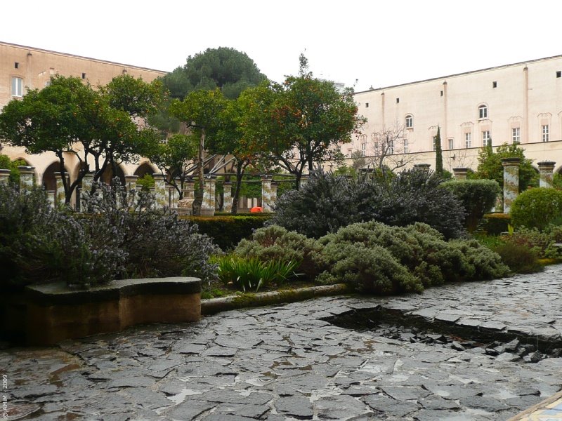 Santa Chiara - Chiostro maiolicato by Adrián MALLOL i MORE…