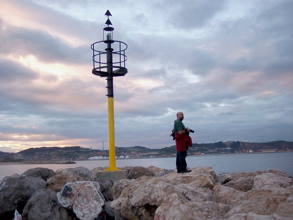 Baliza puerto deportivo.Gijón. by Luis Jorge Rozas Gar…