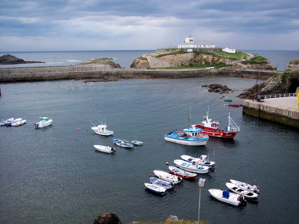 Faro de Tapia de Casariego. by Luis Jorge Rozas Gar…