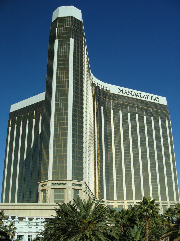 Mandalay Bay Las Vegas by Luis Pompa