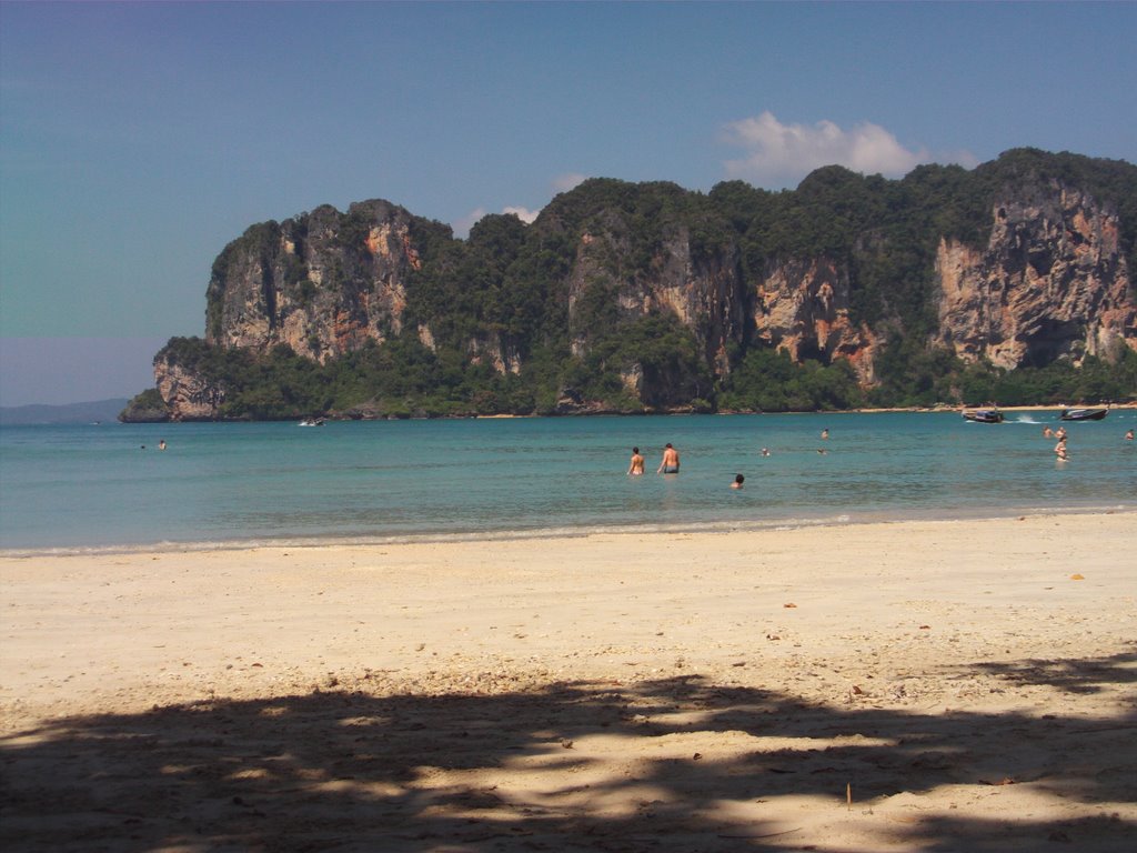 Railay Beach by kubi57