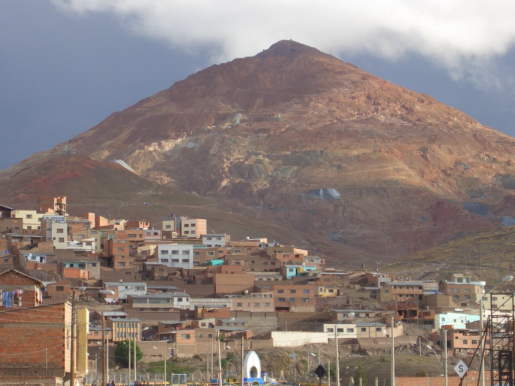 Cerro Rico Potosí (2) by hemogk