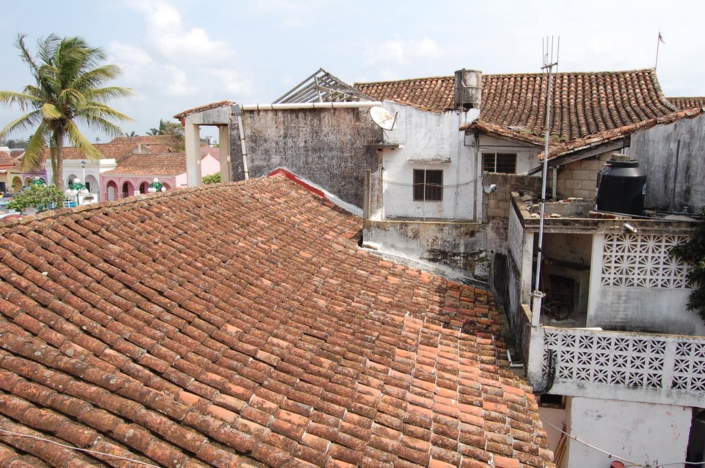 Typical tile roof in Tlacotalpan architechure by Rafael Galina P