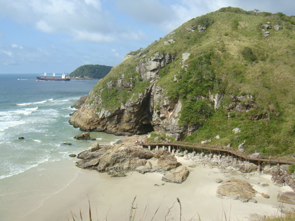 Vista da Praia e Gruta Encantadas em Ilha do Mel - Paraná - Brasil by Paulo Yuji Takarada