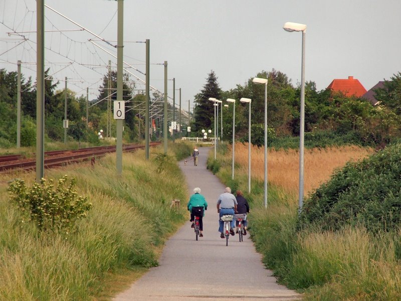 Bahnstrecke nach Speyer, Schifferstadt by Kurt Pfeifer