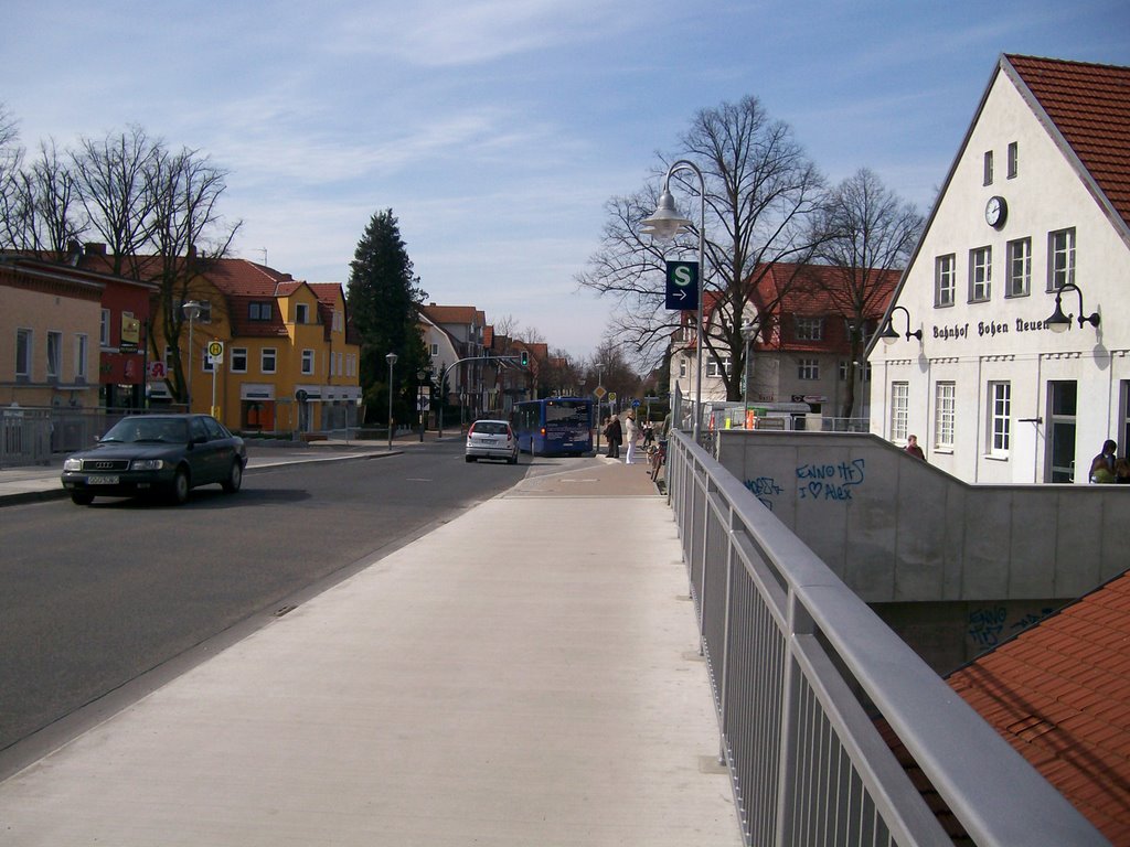 Hohen-Neuendorf, Brücke S-Bahnhof by Klaus Brinkmann