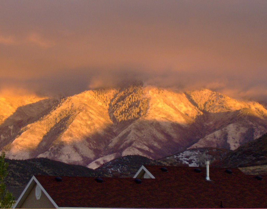 Loafer Mtn from Payson by cowieboys