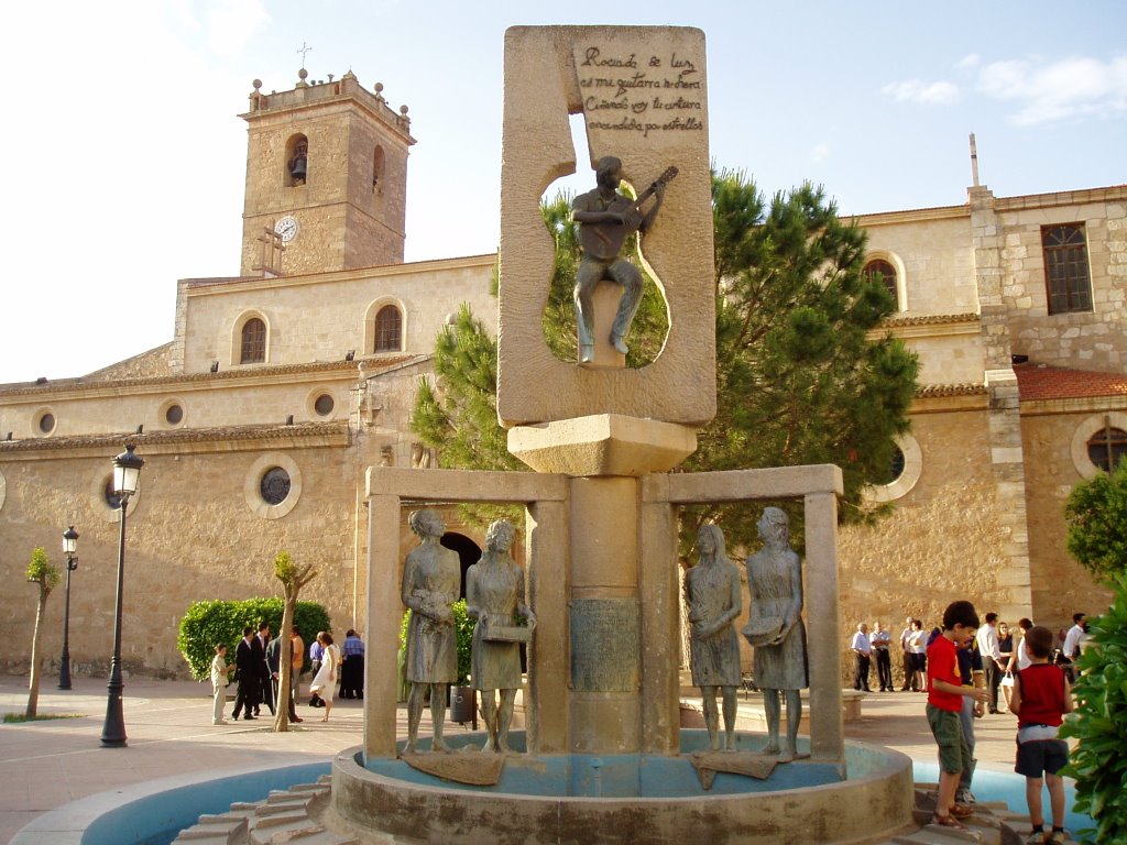 Casasimarro. Monumento a la guitarra. by Vicente Carrillo