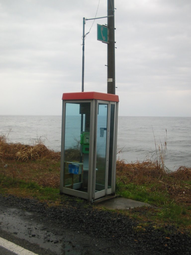 Telephone Box by monzen