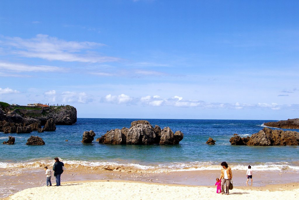 Playa de Toró, LLanes, Asturias, España by Antonio Alba