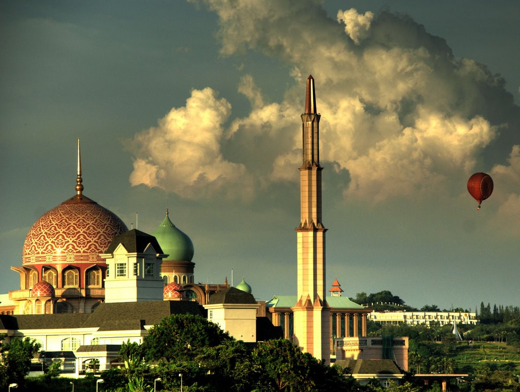 Putrajaya Mosque by Haniff Sulaiman