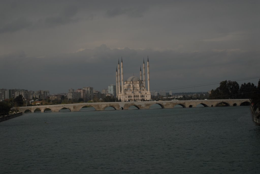 Merkez Camii - Taş Köprü Adana by Hüseyin Kafadengi