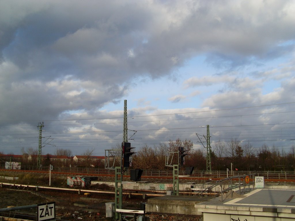 Auf dem Bahnsteig Bornholmer straße by Elken Schlüfter