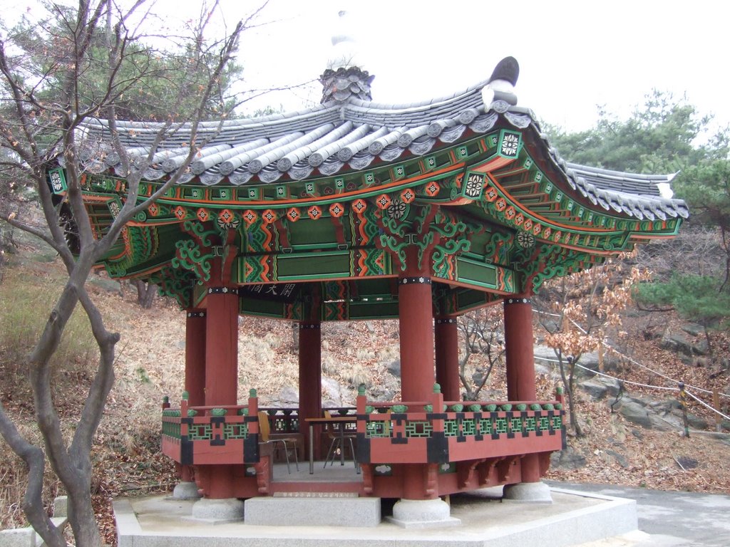 Pavilion at Hwanghakjeong by palandri