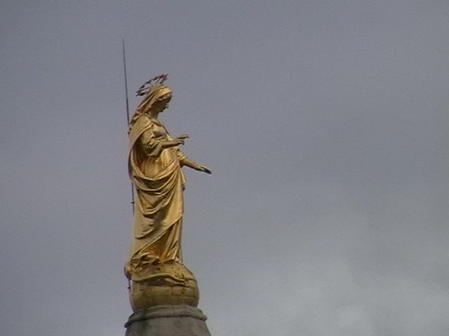 Palaise de Pape Avignon by Fred Percher