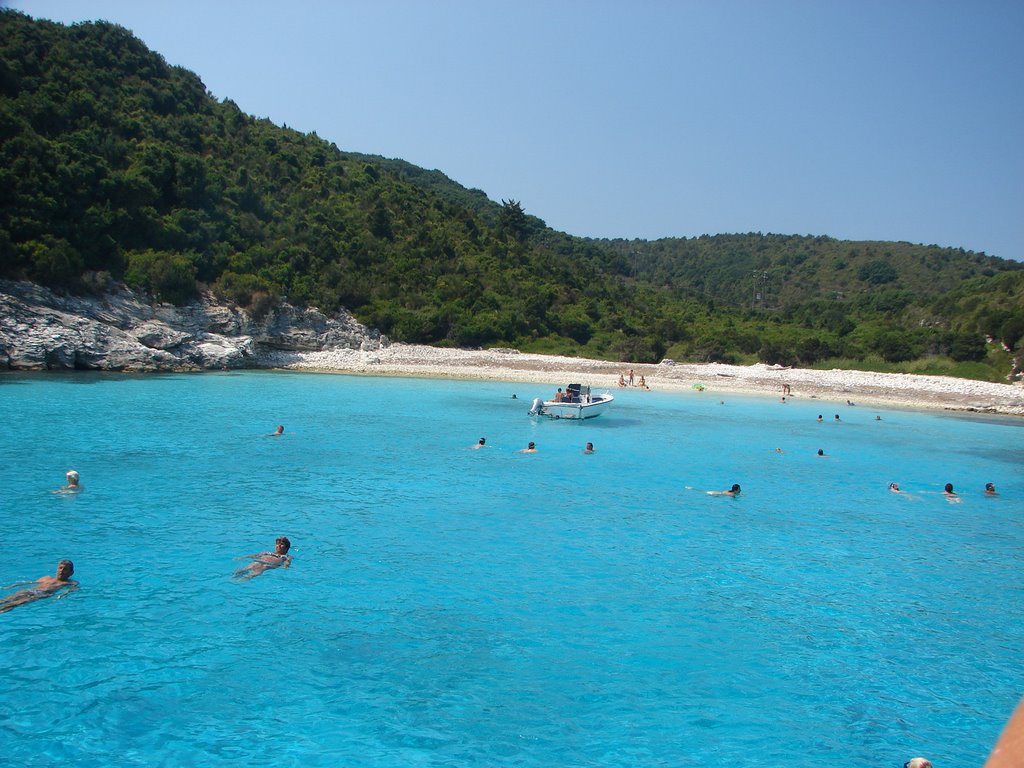 Voutoumi beach in Antipaxos by trinity19