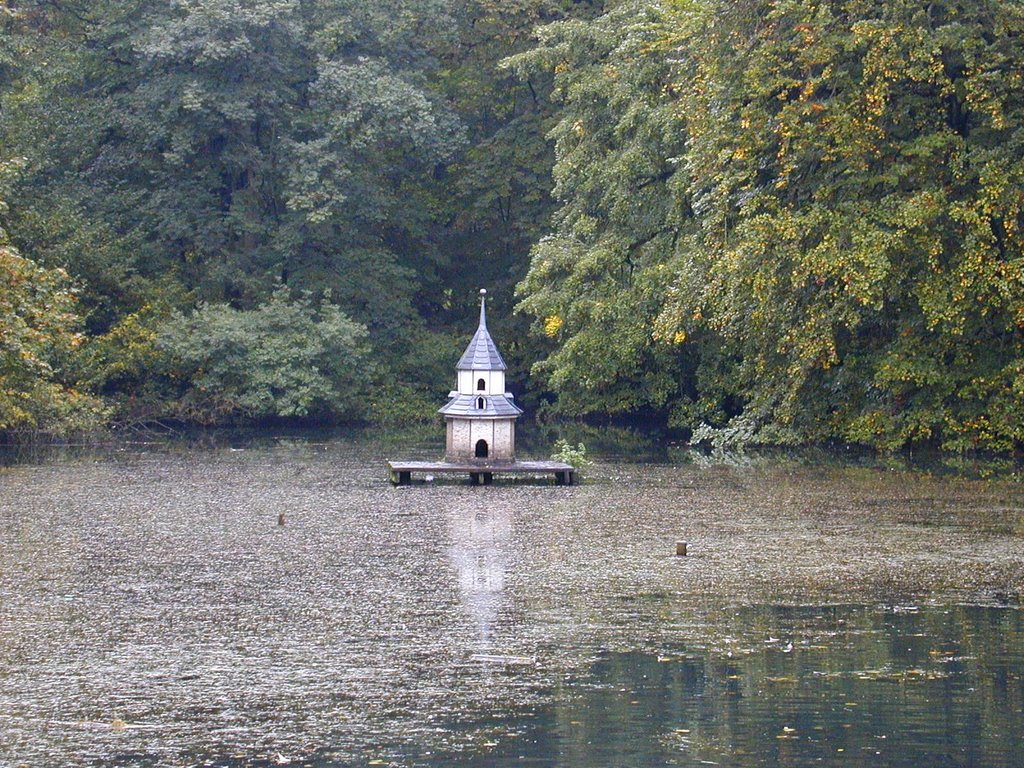 Laubach, Entenhaus im Schloß-Teich by roadrunner48