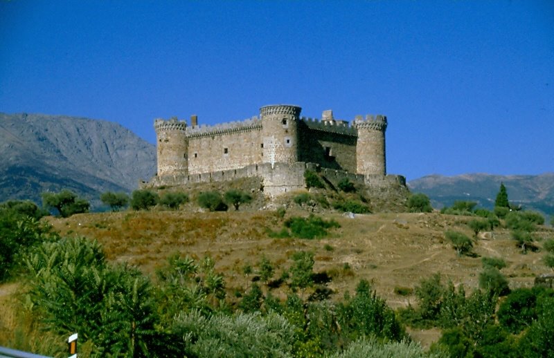 Castillo de Mombeltran. by Aldeaquemada