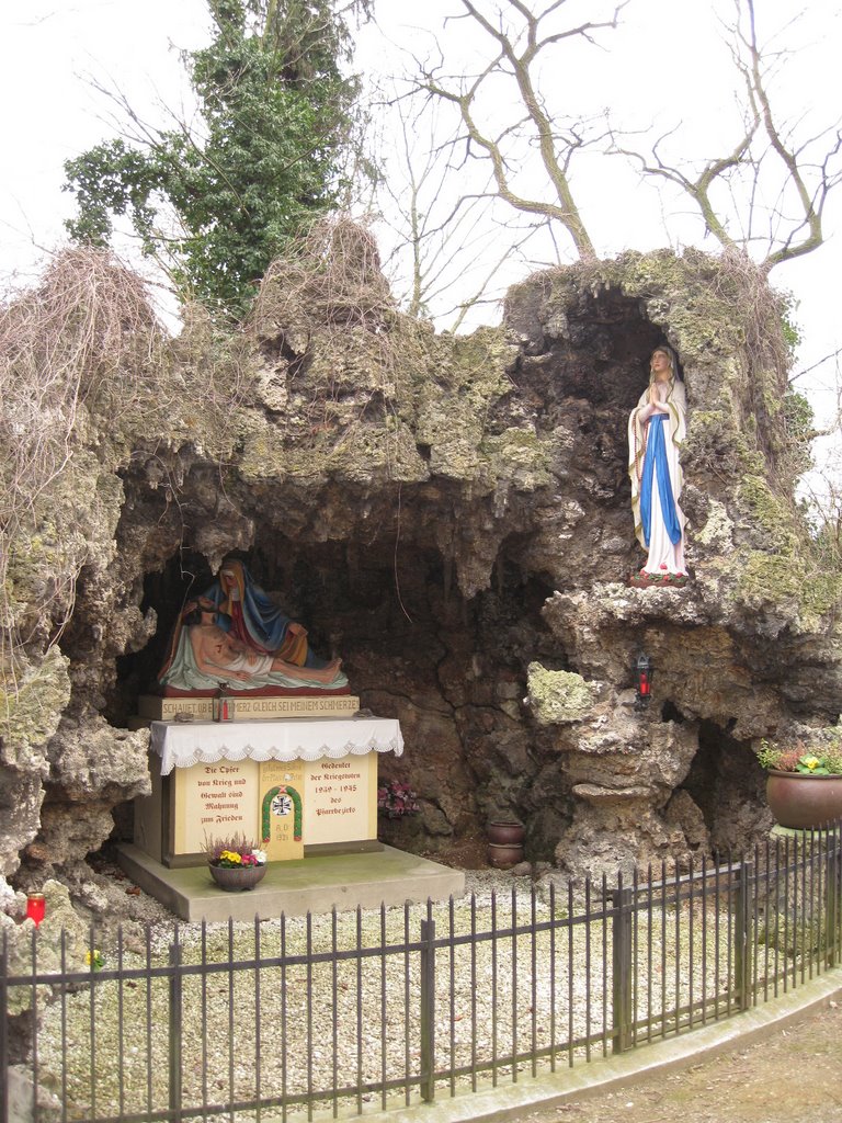 Lourdes Grotte, Pastor-Lennartz-Platz by Gottfried von Bouillon