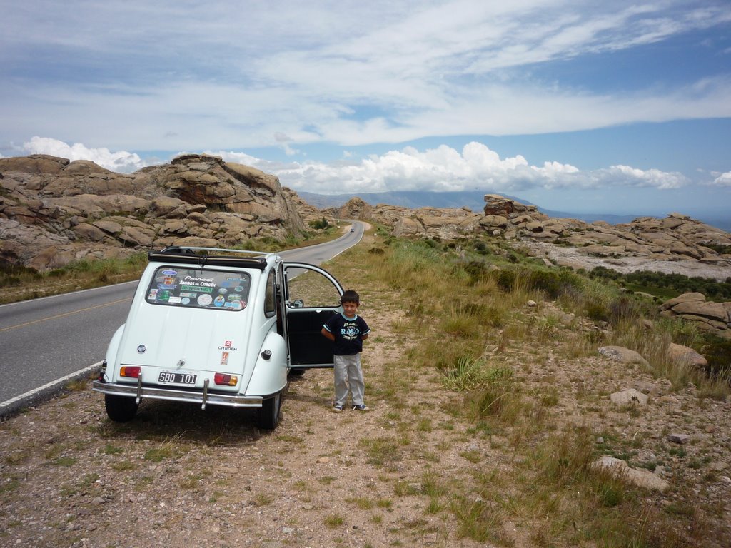 Citroen 3cv en las altas cumbres by jorgevillaggalvez