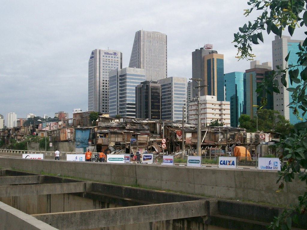 FAVELA E EDIFÍCIOS MODERNOS by markkosp