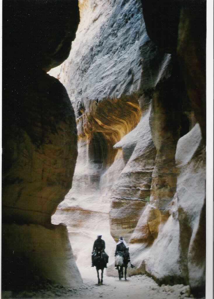 Petra The Siq by dorothee