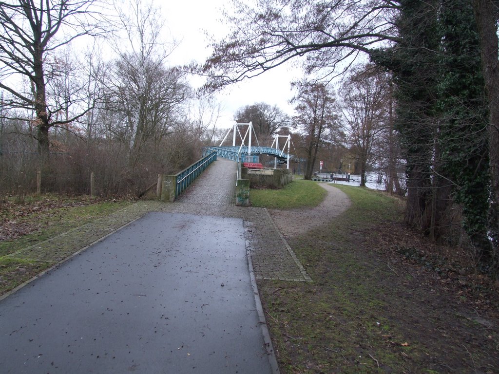 Havelradweg und Radweg Berlin-Kopenhagen am ehemaligen Kraftwerk Oberhavel by RadlerJan