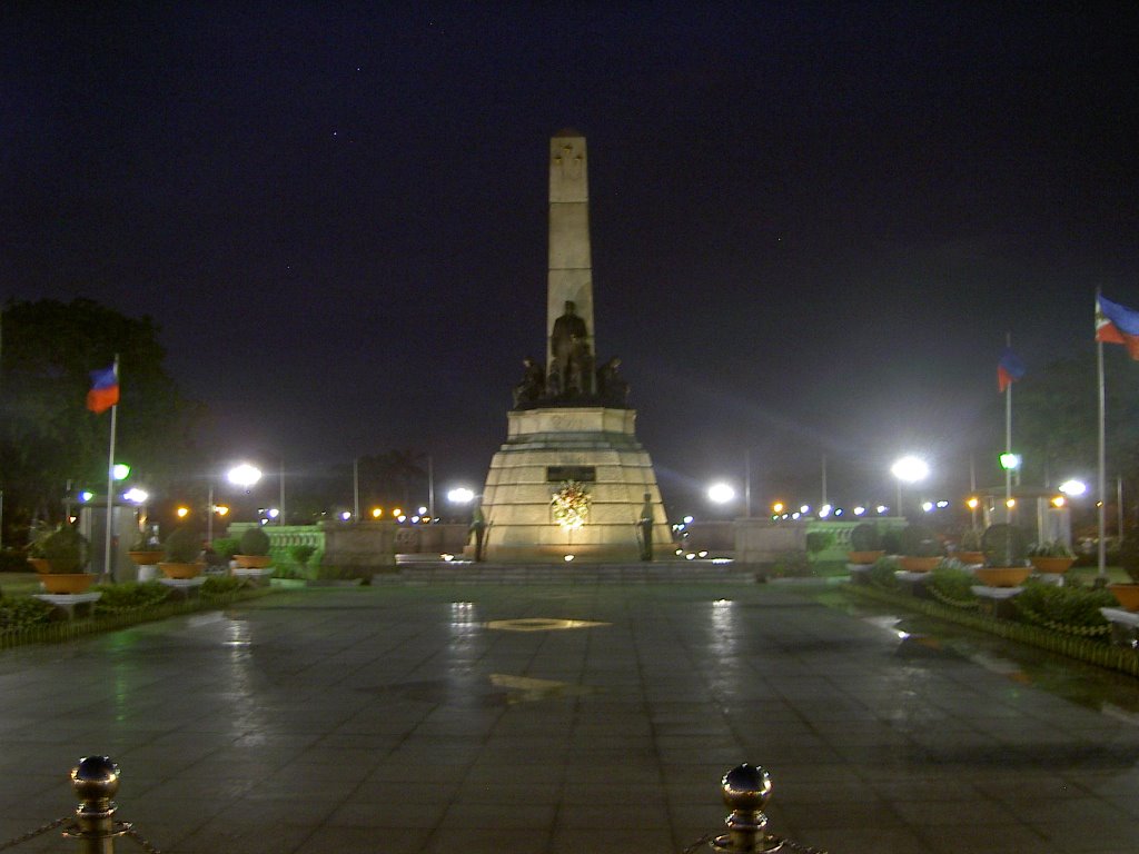 Rizal Park By Night - Pict04, April'07(2033854) by Bong$L1coS