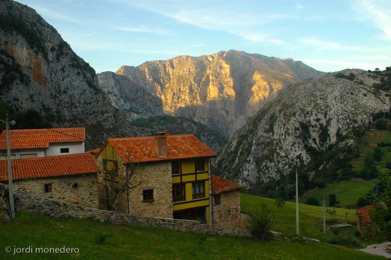 Peña de la hermida desde bejes by jordi monedero