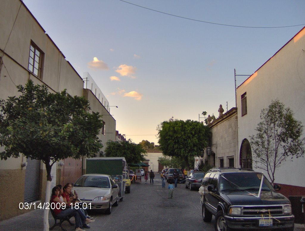 Guillermo Prieto walker, Morelos walker corner, view of South to North in Tlaquepaque * Andador Guillermo Prieto, esquina andador Morelos, vista de Sur a Norte, en Tlaquepaque. by Jose Antonio Zarazua…