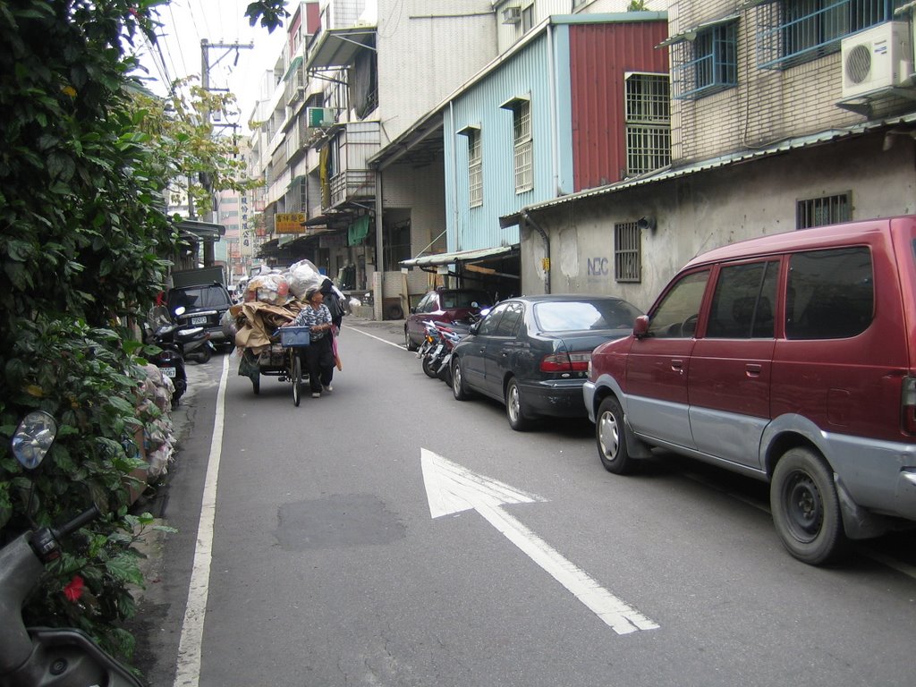 錦和路街景8(建六路口)向北(如巷)單線單行 by BobChan0072