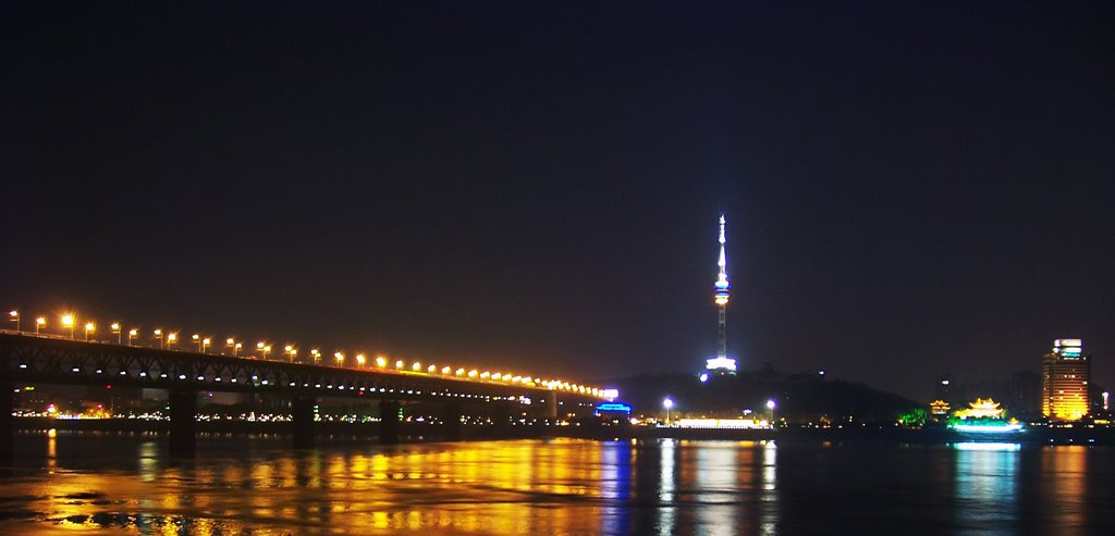 Changjiang Bridge in Wuhan by Kristian