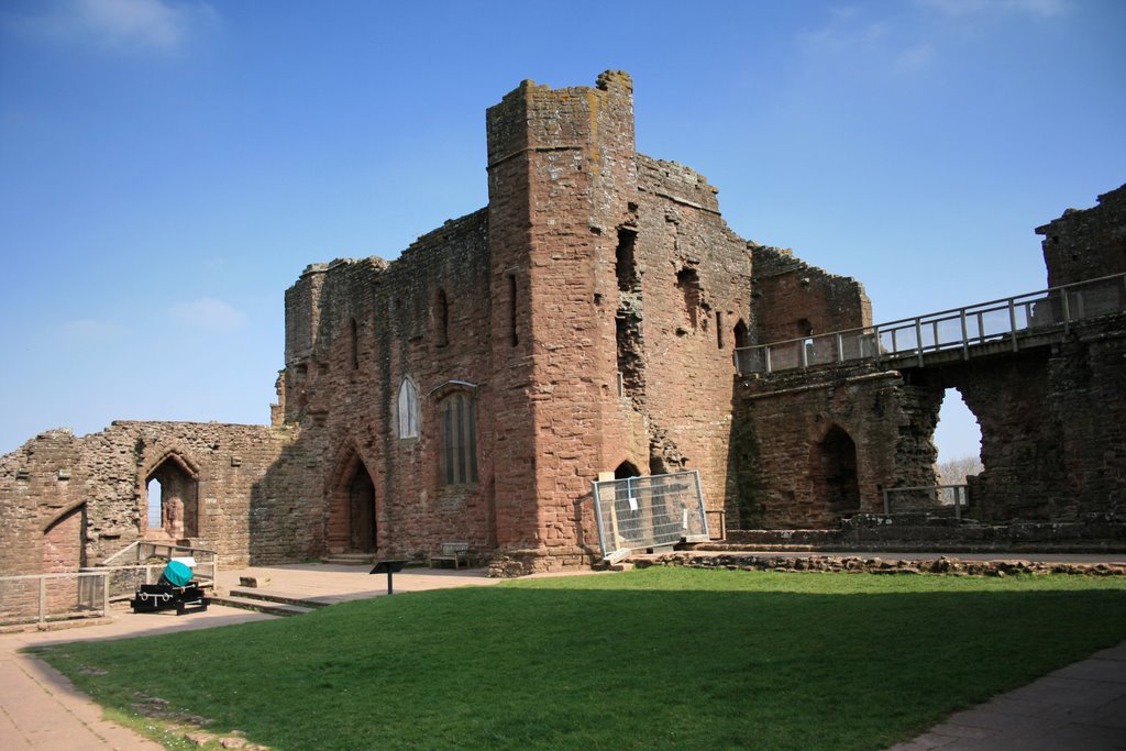 Goodrich Castle by fillupbee1