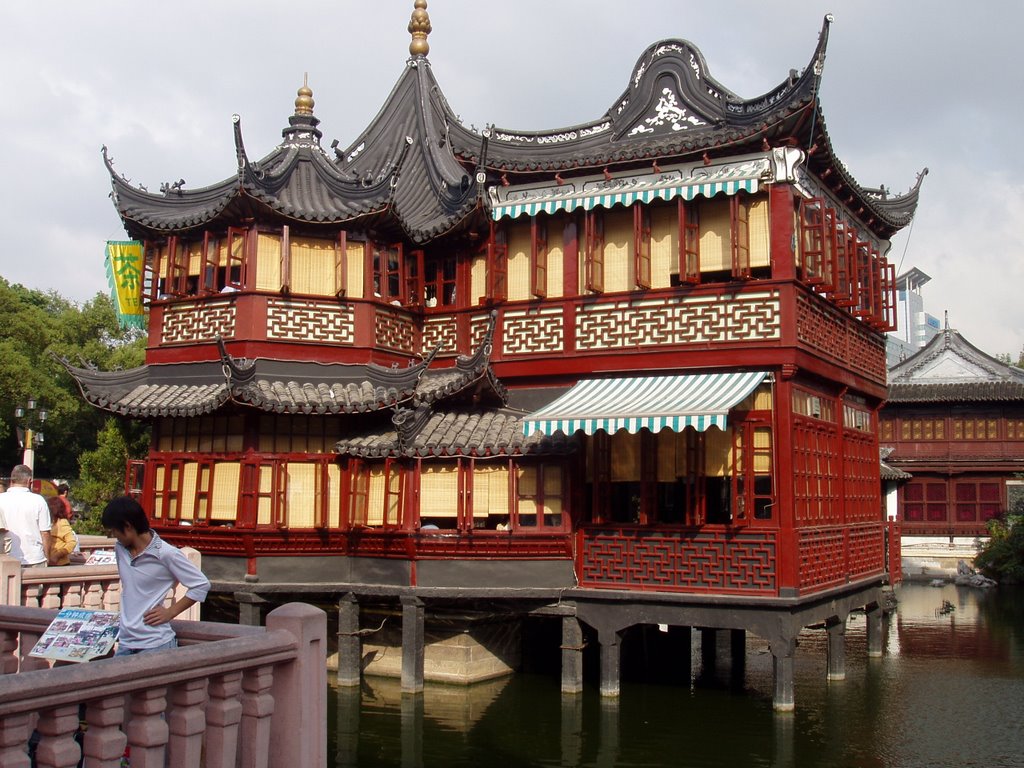 Shanghai Yu Yuan Garden by Stig Ekelund