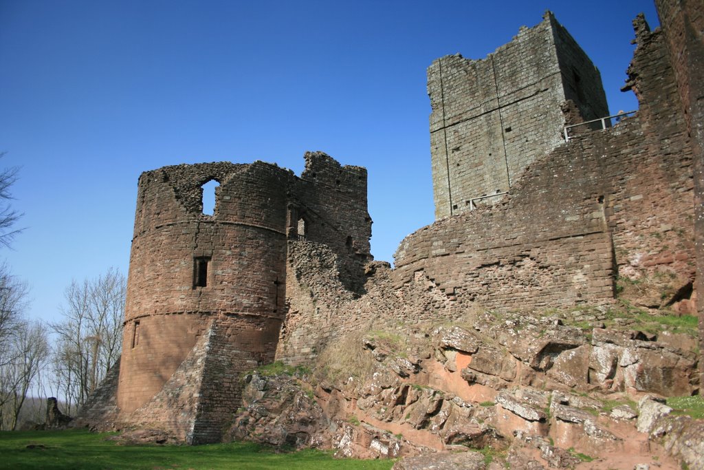 Goodrich Castle by fillupbee1