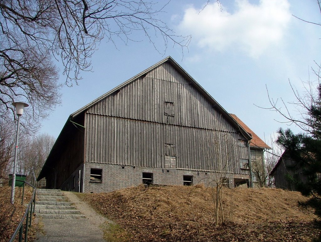 Bauernhof Westseite am Pfefferbergweg, nun schon abgerissen by richardmayer