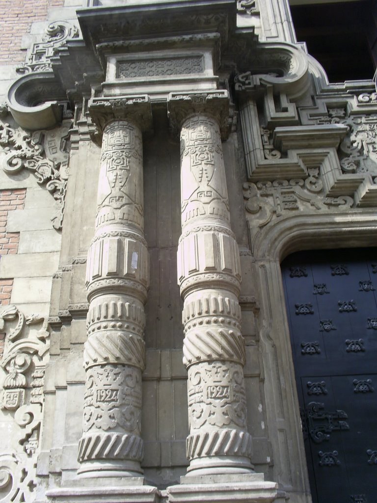 Detalle Columnas Escuela de Bellas by Qechcan13