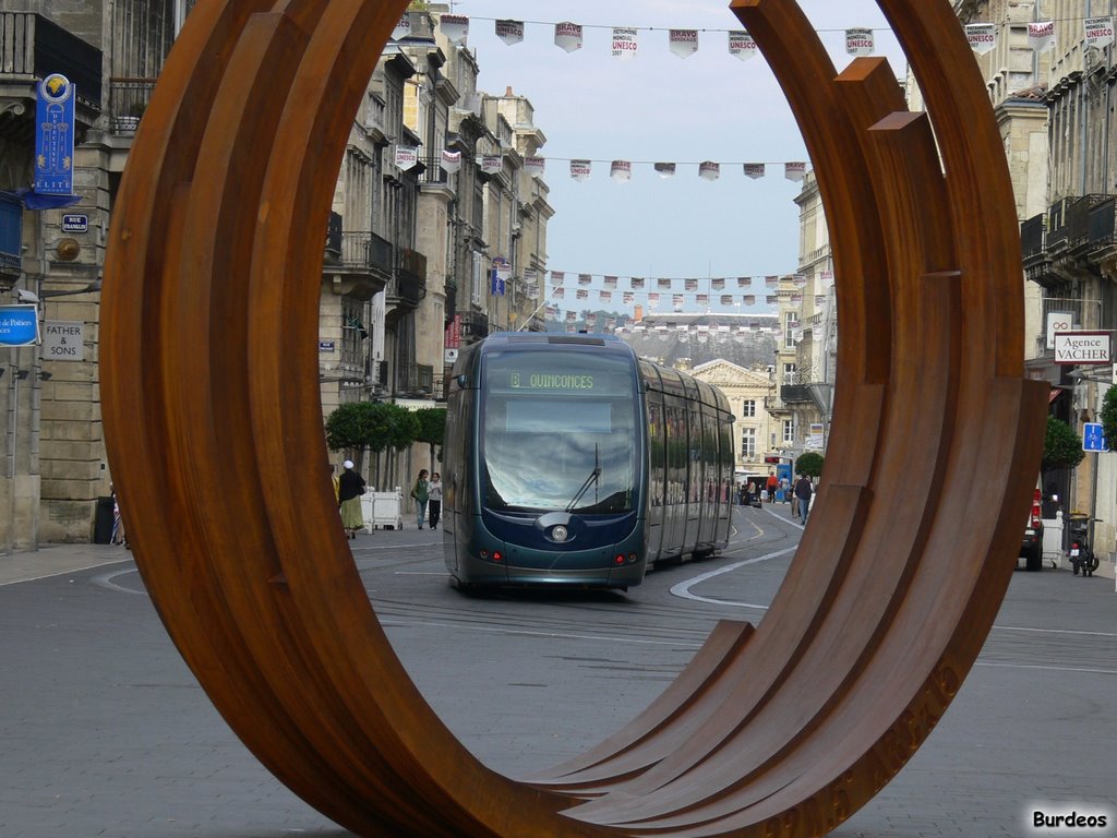 TRANVIA EN COURS DE L'INTENDENCE by José Ignacio López