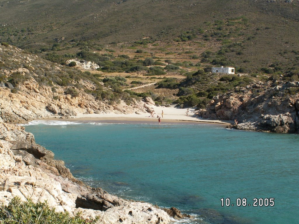 Amoudaraki isolated beach by ΛΙΝΑ ΑΓΓΕΛΙΔΟΥ