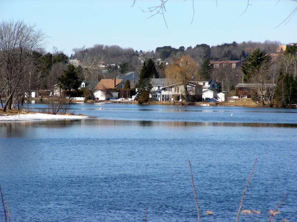 Côte nord de la rivière Magog by Irmina