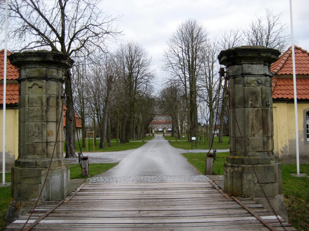 Schloss Hovestadt by Waltraut Scholz