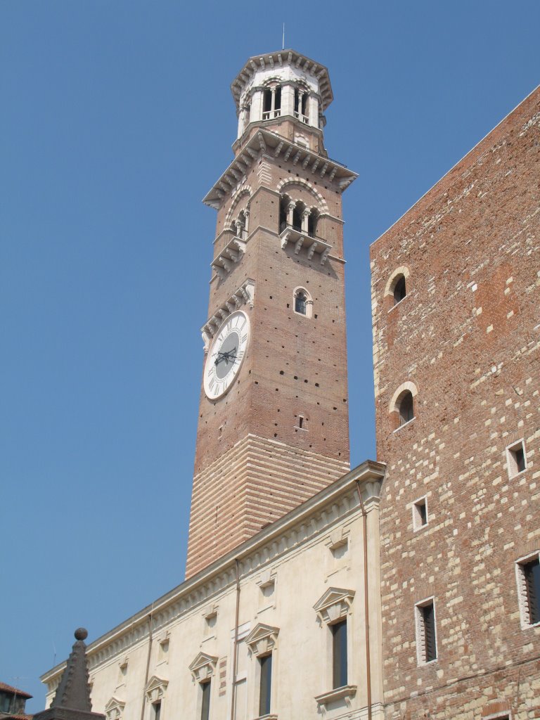 Pallazo Della Ragione, Verona, 2007/04/06 by Zlatomir Bacic (Back…