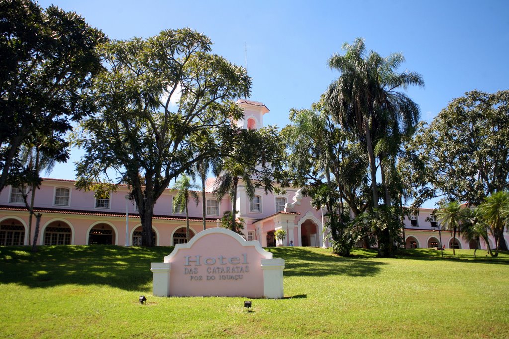 Hotel das Caratas, Parque Nacional do Iguaçu, Foz do Iguaçu, Paraná, Brasil by Hans Sterkendries