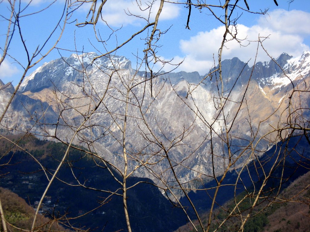 Pariana, vista sulle Apuane by sergio alessi