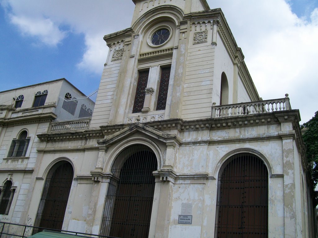 Iglesia de San Agustín, esquina Isleño con Av. Fzas. Armadas, Santa Rosalía, Caracas by camero500