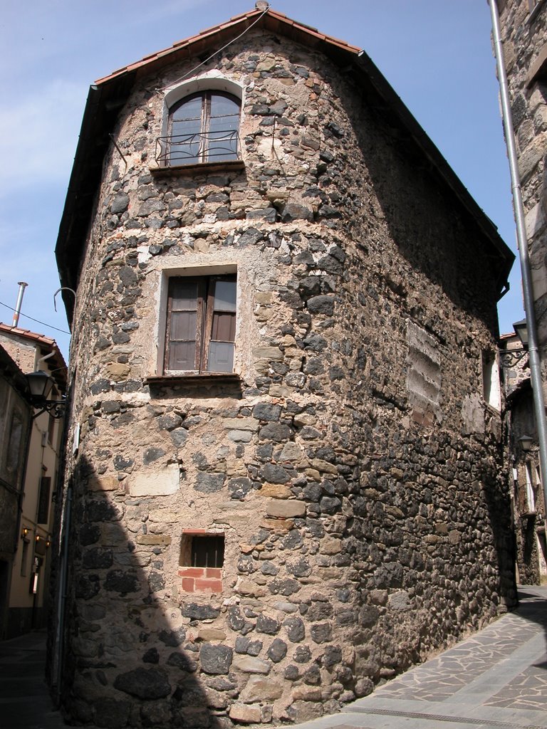 Castellfollit de la Roca by Carlos Berardo